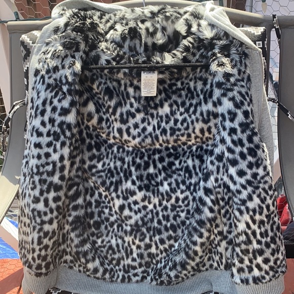 Pink Sweater - Picture 3 of 4